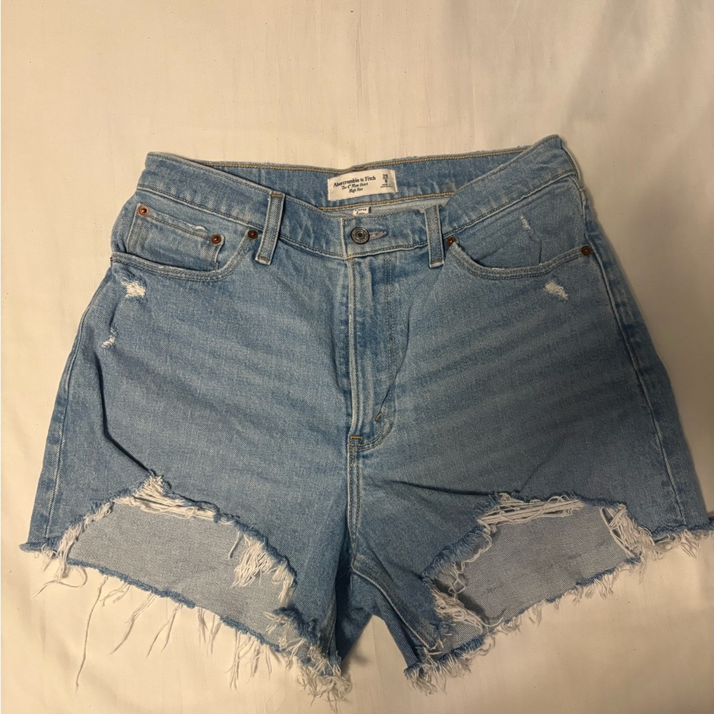 Abercrombie & Fitch Curve Love High Rise 4” Mom Short